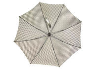 Paraguas negro de la manija de las costillas J del metal, diseño modificado para requisitos particulares paraguas a prueba de viento del golf proveedor